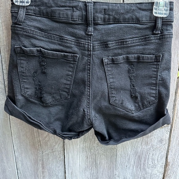 Juniors Kancan Black Distressed Cuffed Denim Shorts Size 24 2.5” Inseam - Picture 2 of 5